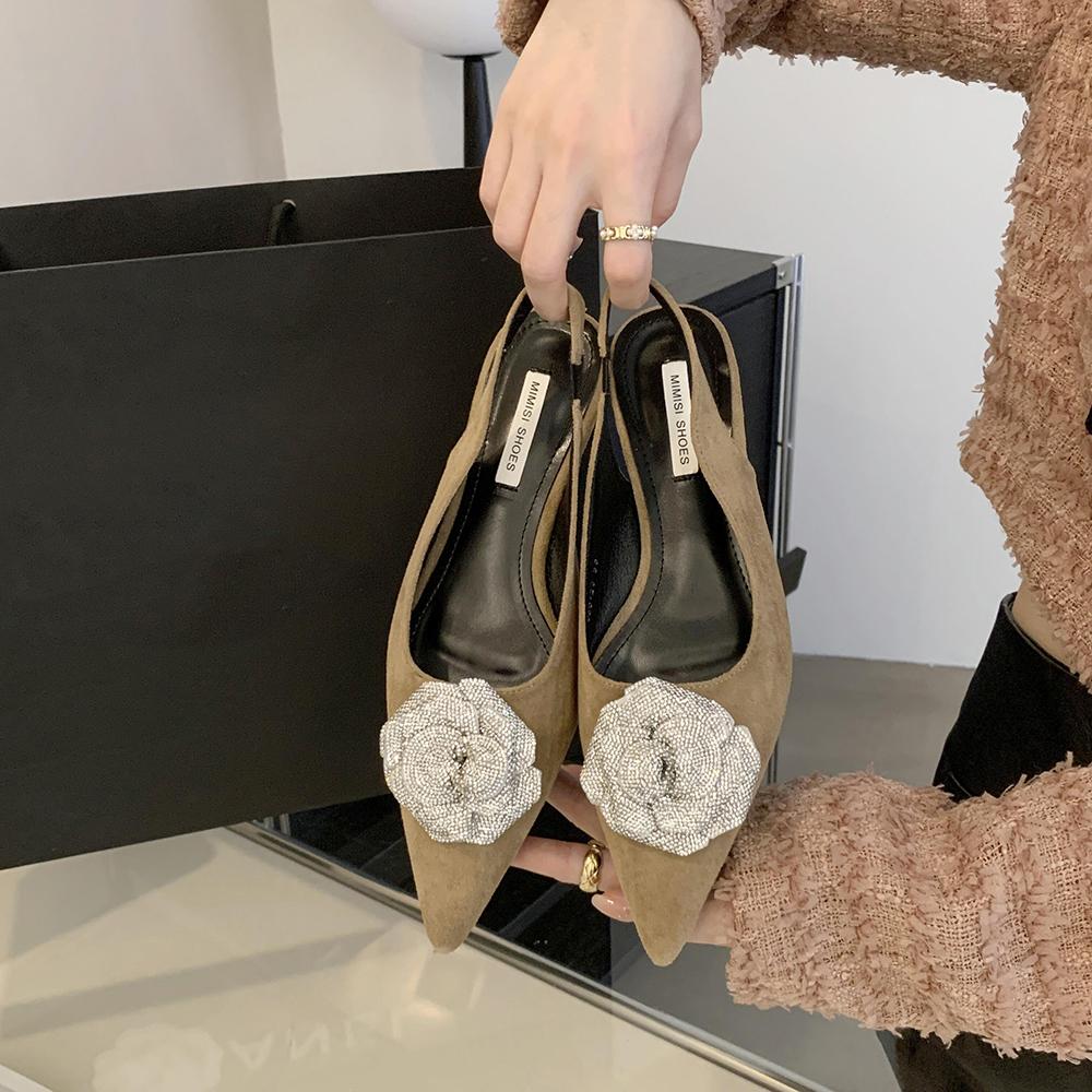 

Модные женские босоножки с острым носком, летние туфли на плоской подошве, на низком каблуке, со стразами, цветочным узором, туфли женские с ремешком сзади, размер 35-39 5.5 бежевый