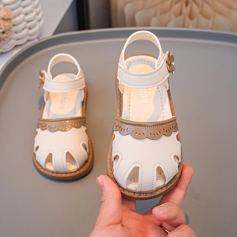 

Girls Sandals Fashion Casual Kids Princess Shoes Toes Capped Soft Sole 2025 Summer New Children Beach Shoes Sweet Flowers Sweet 21 бежевый