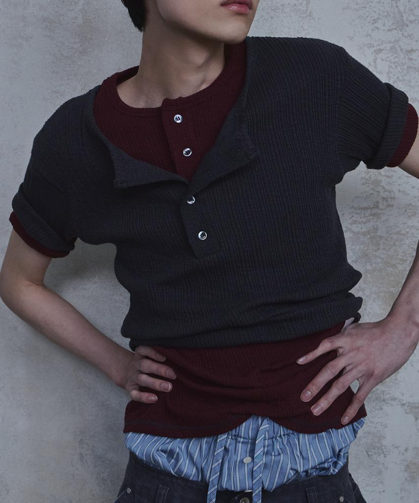 PARADIGMFILM [Ep.02] Slub Layered Henley Neck Knit Top (Charcoal)