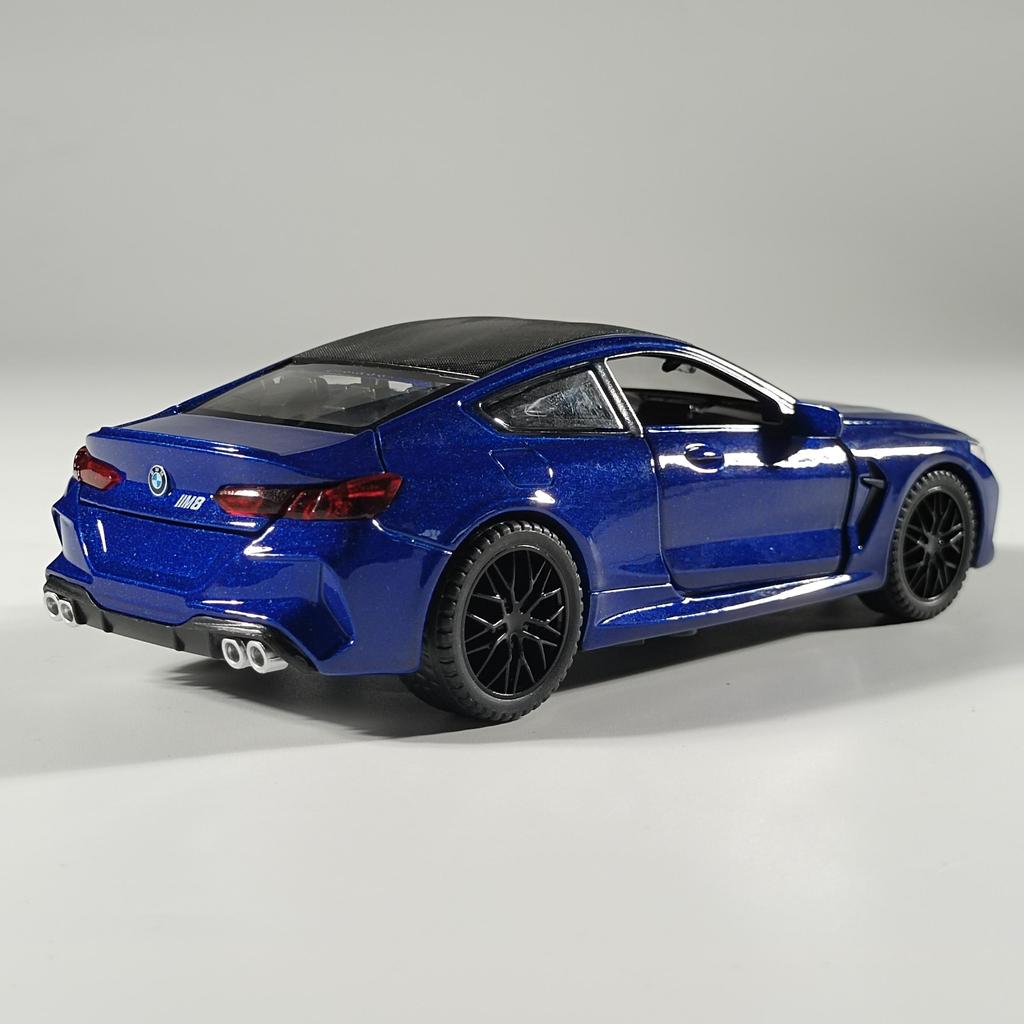 1/32 BMW M8 Alloy Diecast Sports Car Model Sound Light Vehicle Toy Children's Educational Toys Collection Present for Friends