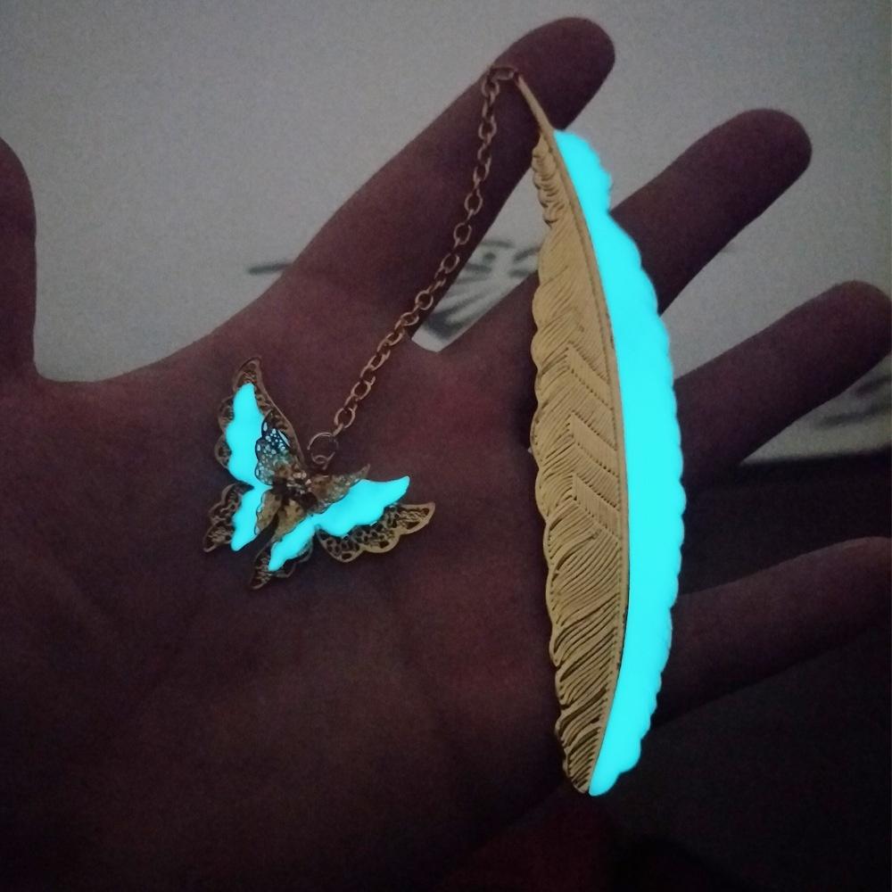 1Pc Luminous Feather Bookmark Retro Glowing Whale Tail Metal Bookmark Fluorescent Owl / Butterfly Bookmark