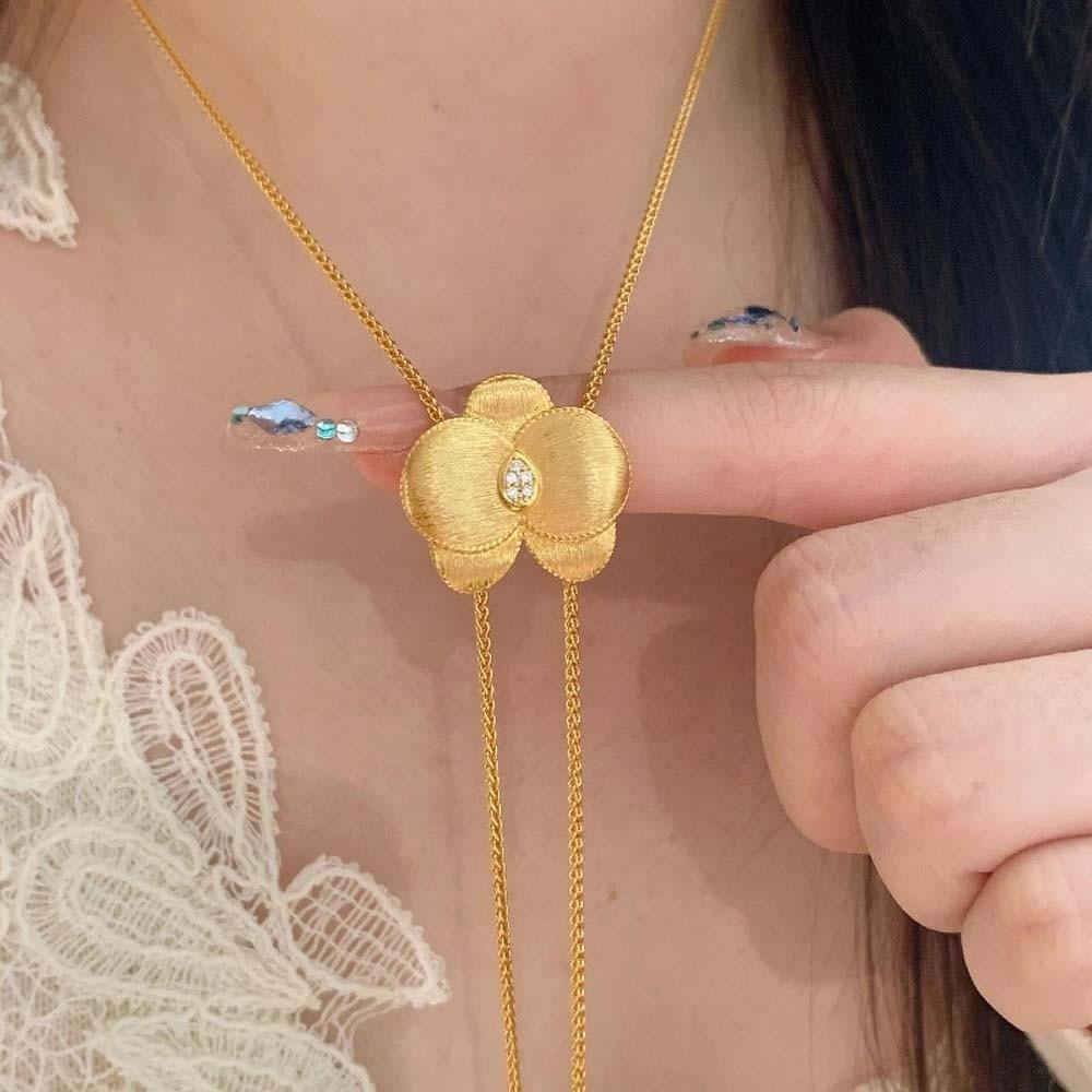 Luxury Golden Collarbone Chain High-end Exquisite Neck Pendant  Versatile