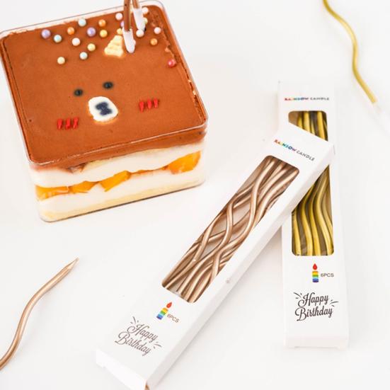 12 stk Festlys Food Grade Trygg å bruke Flames Gjenget Buet Kakedekorasjon Ensfarget Brennbare kakelys til jul