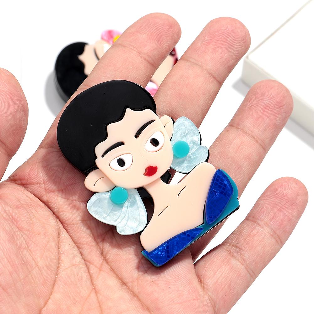 New Cute Girl Figure Acrylic Brooches for Women Blue Spliced Handmade Lady Bag Badges and Pins Jewelry Clothing Accessories Gift
