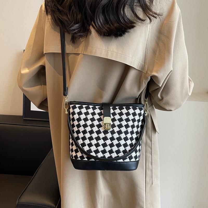 Новая женская сумка-ведро 2023 года из шерстяного материала в городском минималистичном стиле, сумка через плечо чёрный