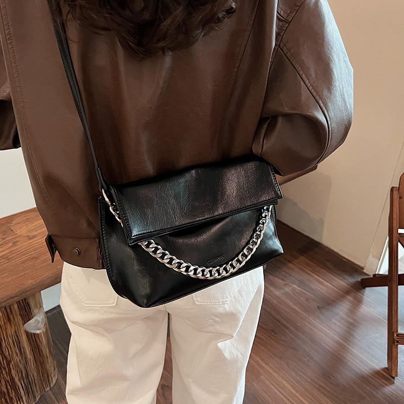 Ielgy Oil Wax Leather Chain Messenger Bag Fashion Korean Casual Shoulder Bag