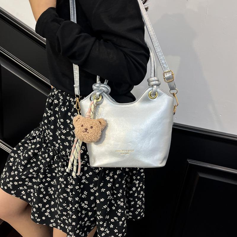 Popular Texture Portable Bucket Tote Bag New Spring and Summer Fashion Versatile Commuter Shoulder Messenger Bag