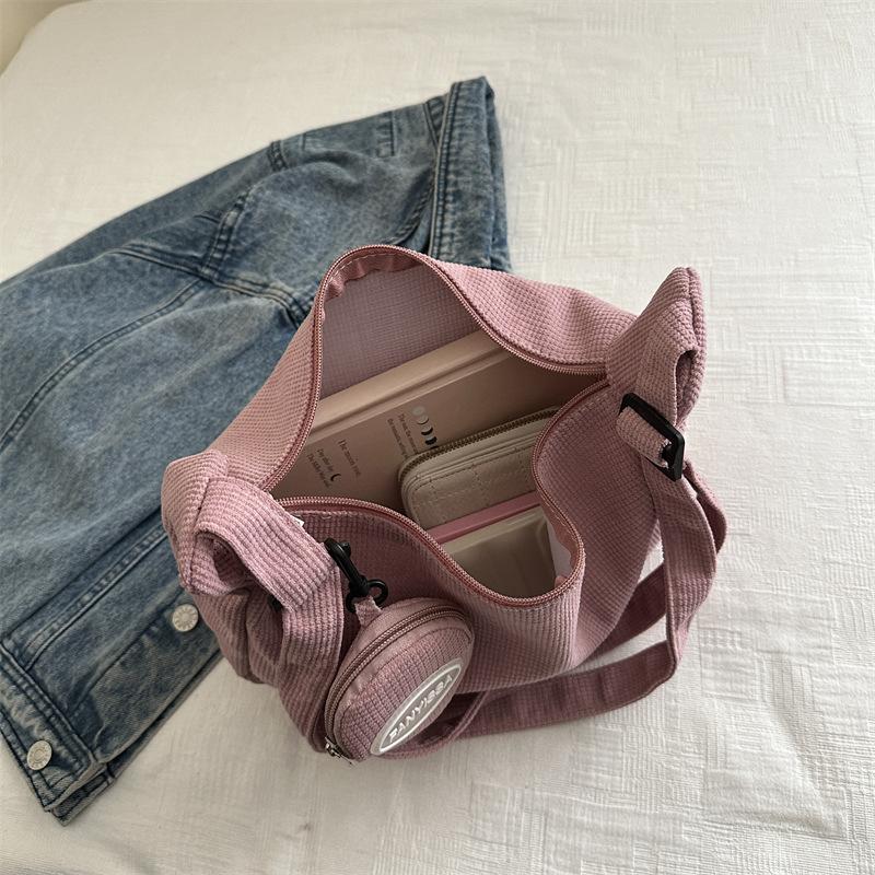 Corduroy bag women's large capacity 2025 new spring and summer leisure shoulder messenger cloth bag class commuter dumpling bag