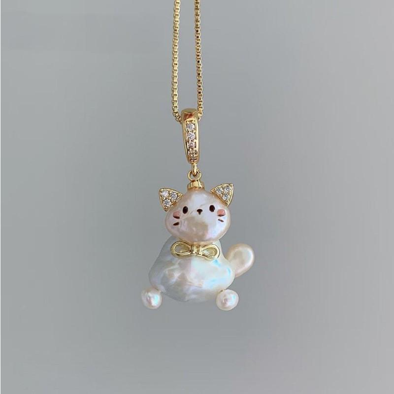 Pet Pendant Necklace With Heartshaped Charm And Gold Plating For Fashionable Cat Lovers