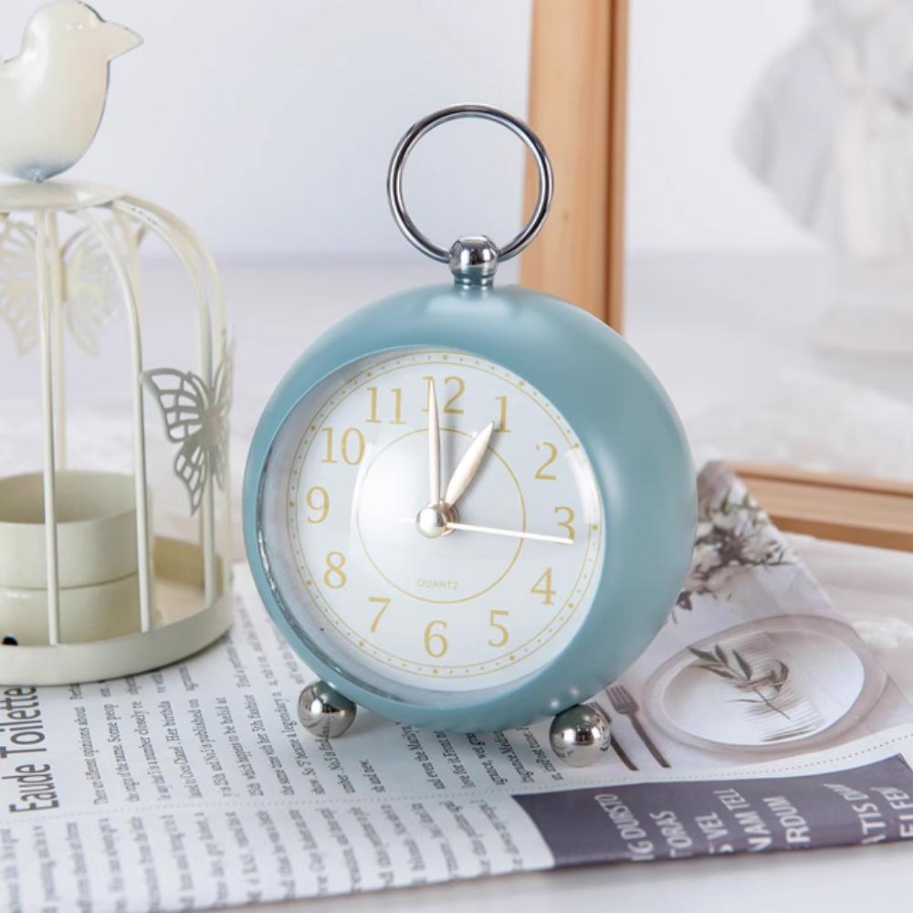 1pc Simple Metal Quartz Alarm Clock, Nightstand Luminous Mute Clock, Suitable for Home, Office Decoration