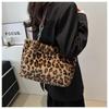Niche Design, Autumn and Winter New Styles, Plush Chain Bag, Women's, Casual Versatile, Leopard Print Tote Bag, Commuting Shoulder Bag
