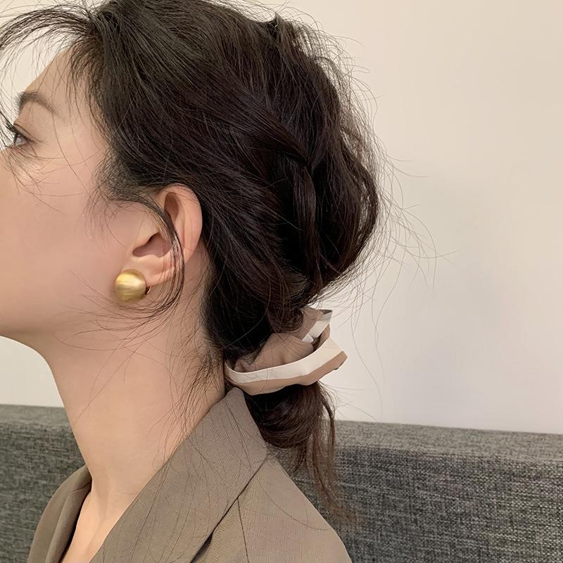 Retro Matte Gold Brushed Earrings: Advanced Studs with Niche Design for Versatile, Cold Style Women.
