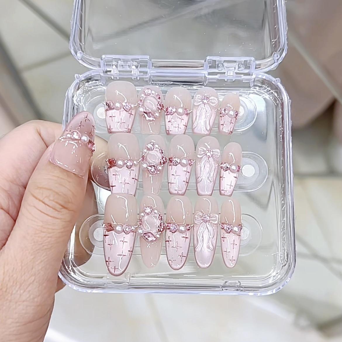 

Плетеный вручную Доспех Милый Сердечко Маленький Вкус Трехмерный Расписанный вручную Бант Маленький Вкус Стиль «кошачий глаз» Наклейка для маникюра высокого класса Large L