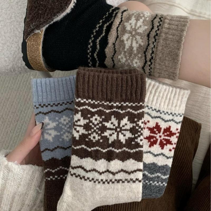 Women's Autumn and Winter Thick Warm Retro Matching Color Snow Pattern Wool Medium Tube Pile Socks