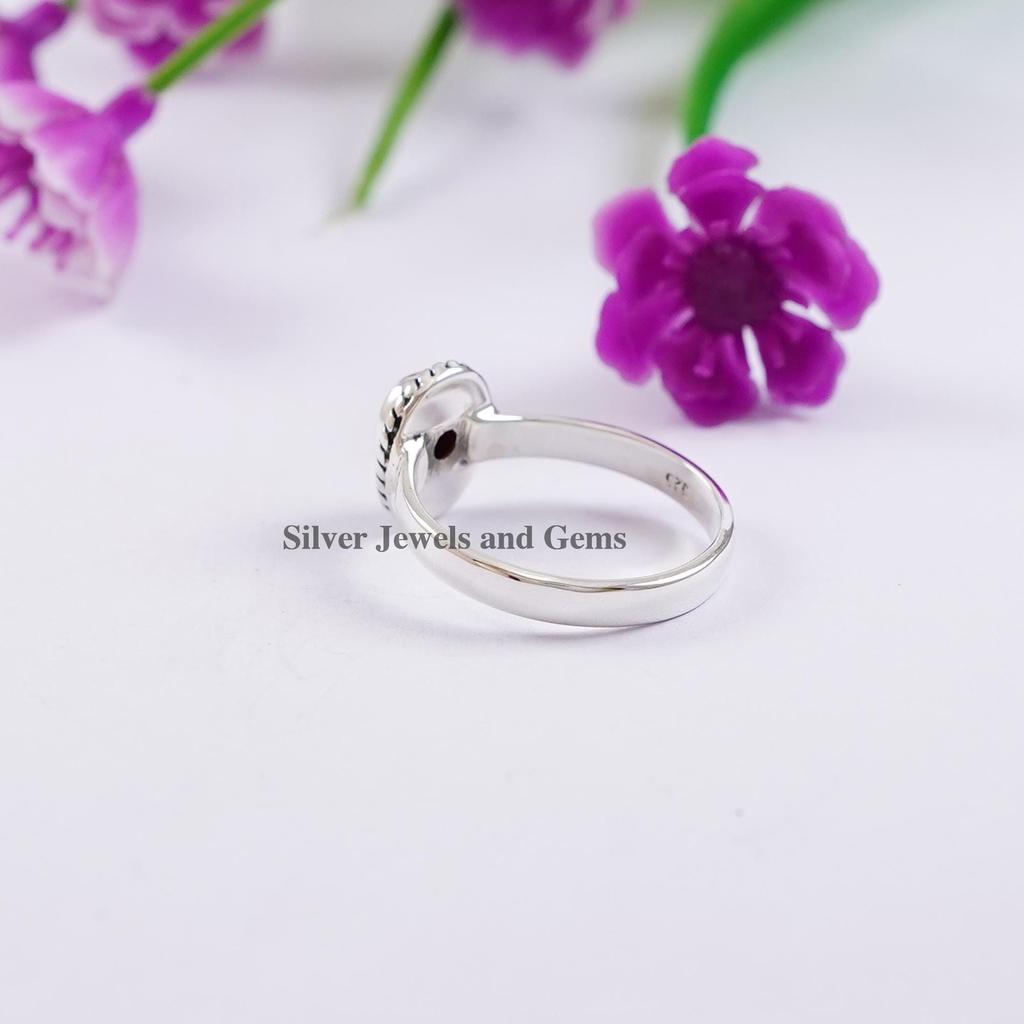 Natürlicher Granatring, Zarter Ring, Handgefertigter 925er Sterling Silber Ring, Designer Ovaler Granatring, Geschenk für Freunde