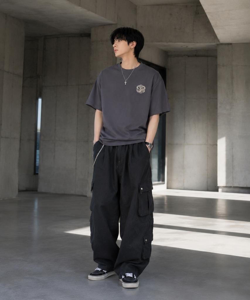 Seuteijial Signature Serve Short Sleeve T-Shirt [Charcoal]