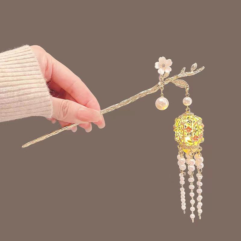 Ancient Style Luminous Hairpin: High-End Alloy Lantern Design for Hanfu Skirts