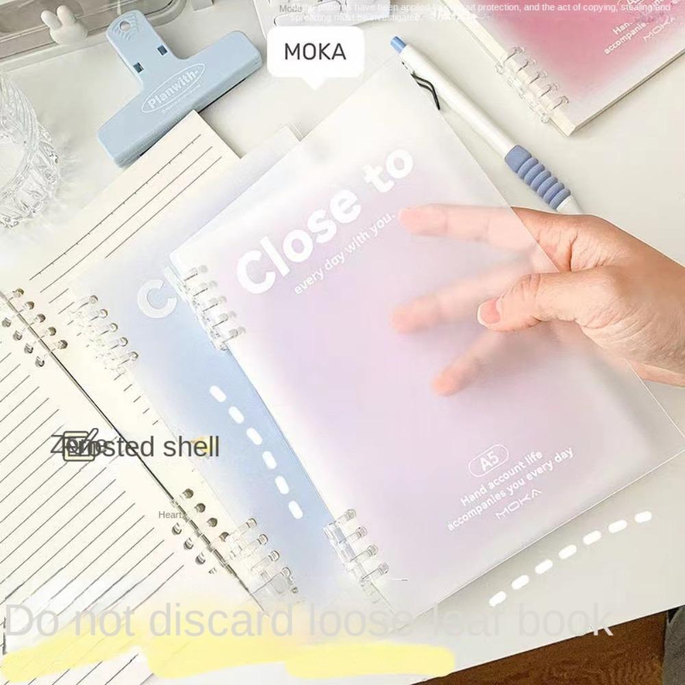 Kawaii-Notizbuch mit horizontalen Linien