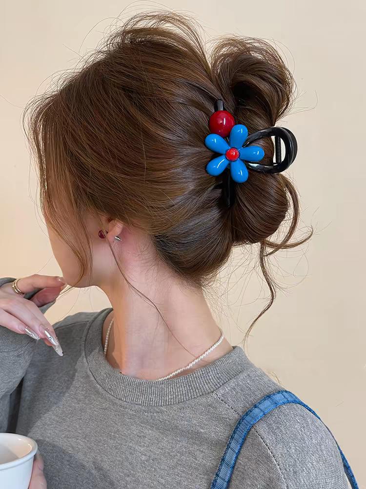 2025 Elegant Pearl Claw Clip - Medium Size, Spring/Summer Women's High-End Hairpin