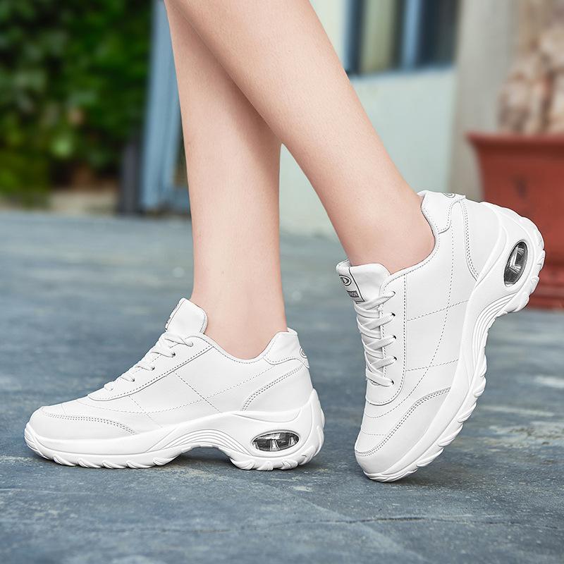 White Running Sneakers Spring and Autumn Leather Waterproof Breathable Dancing Shoes Lightweight Non-slip Soft-soled Travel Shoes