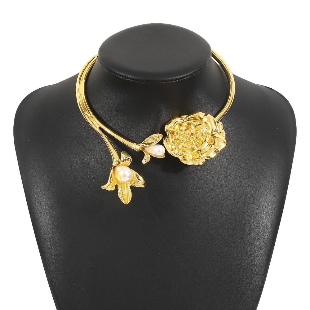 

Легкая Роскошь Металлическое Ожерелье Камелия Тяжелая Цепь на Ключицу Модное Ожерелье с Жемчугом и Тычинками Девушка