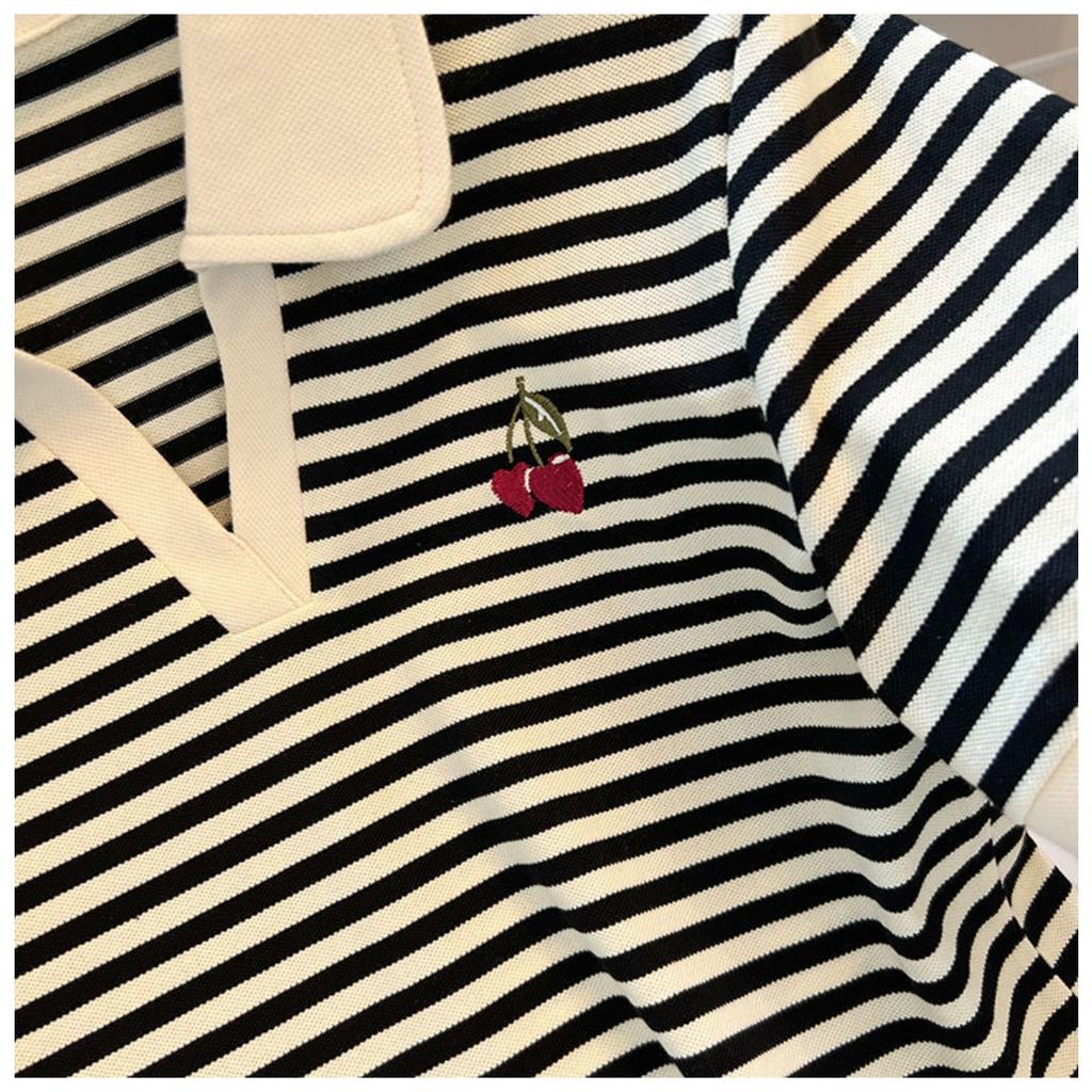 Modisches Sommer-T-Shirt für Damen mit V-Ausschnitt und kurzen Ärmeln, Stilvolles Cropped Top für zierliche Damen, Design-orientierte Unterwäsche