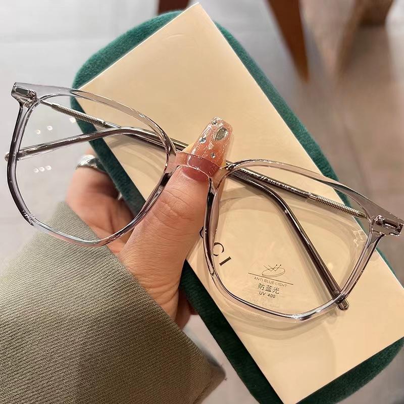 Сверхлегкая женская оправа для близорукости онлайн может быть оснащена стеклянными линзами — фото 4