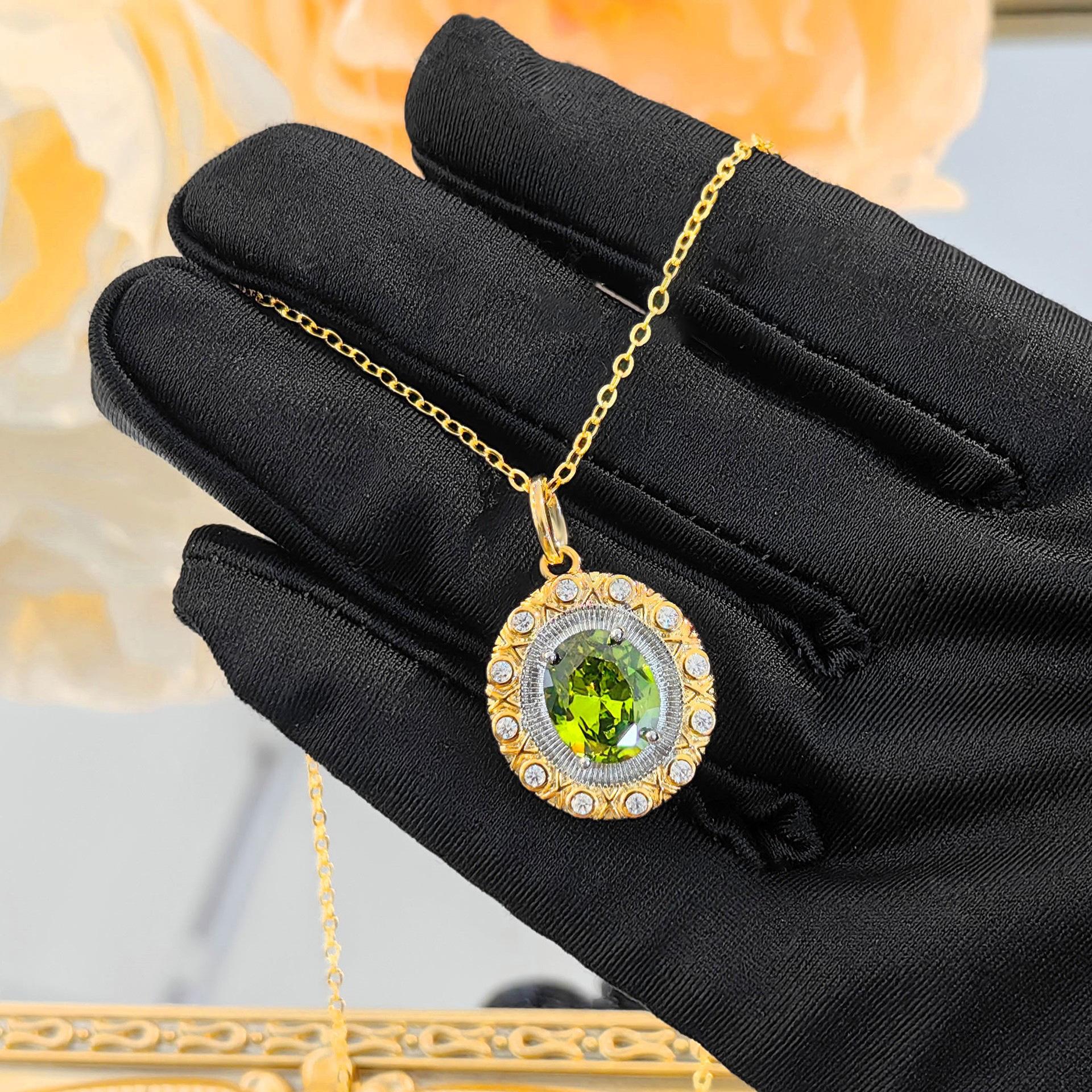 

Imitation Natural Peridot Pendant, High-End Zircon Necklace, Italian Two-Color Gold Round Collarbone Chain.