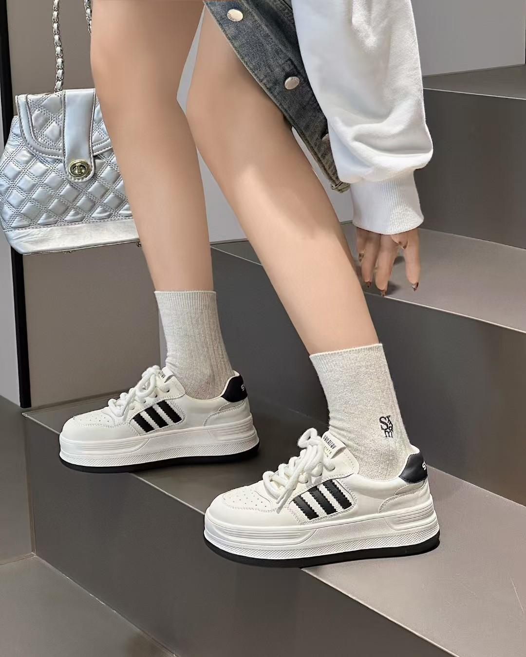 Platform women s autumn new height-increasing sports and leisure shoes, super fire versatile and lightweight muffin shoes women s shoes 35