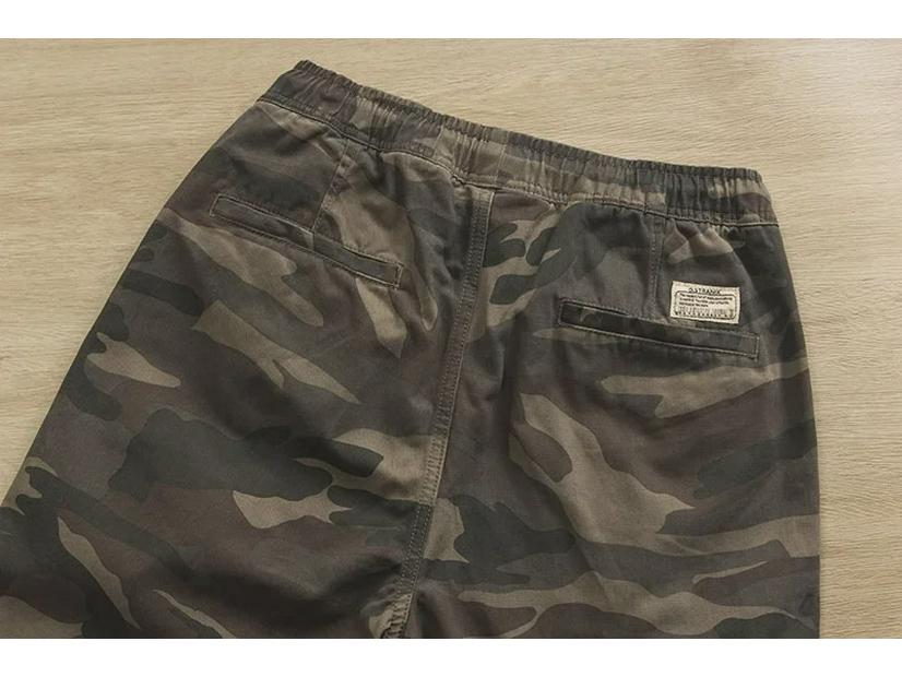 Shawn Yue Men's Loose Straight Camo Cotton Shorts - Elastic Waist, Casual Retro Design.