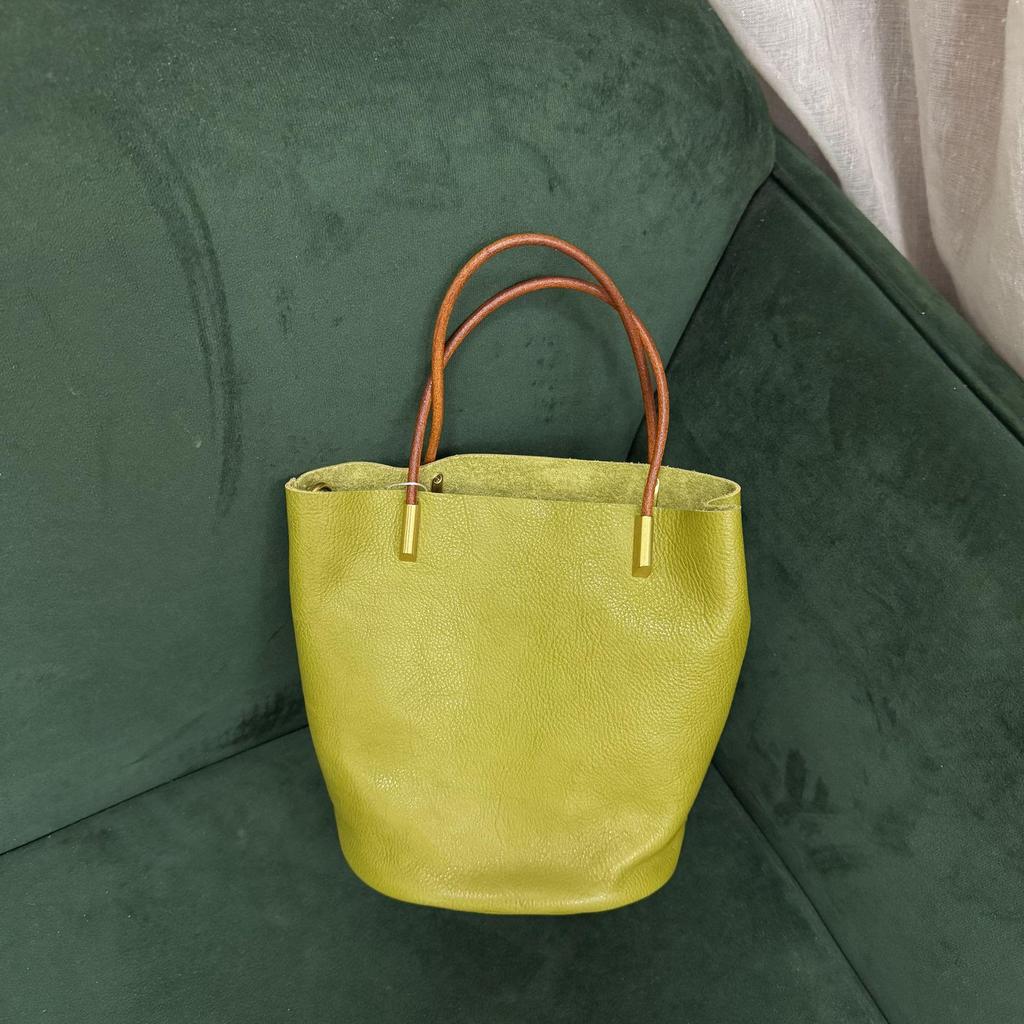 Retro Genuine Leather Bucket Handbag: Women's Vegetable-Tanned Cowhide Shoulder Bag with Large Capacity