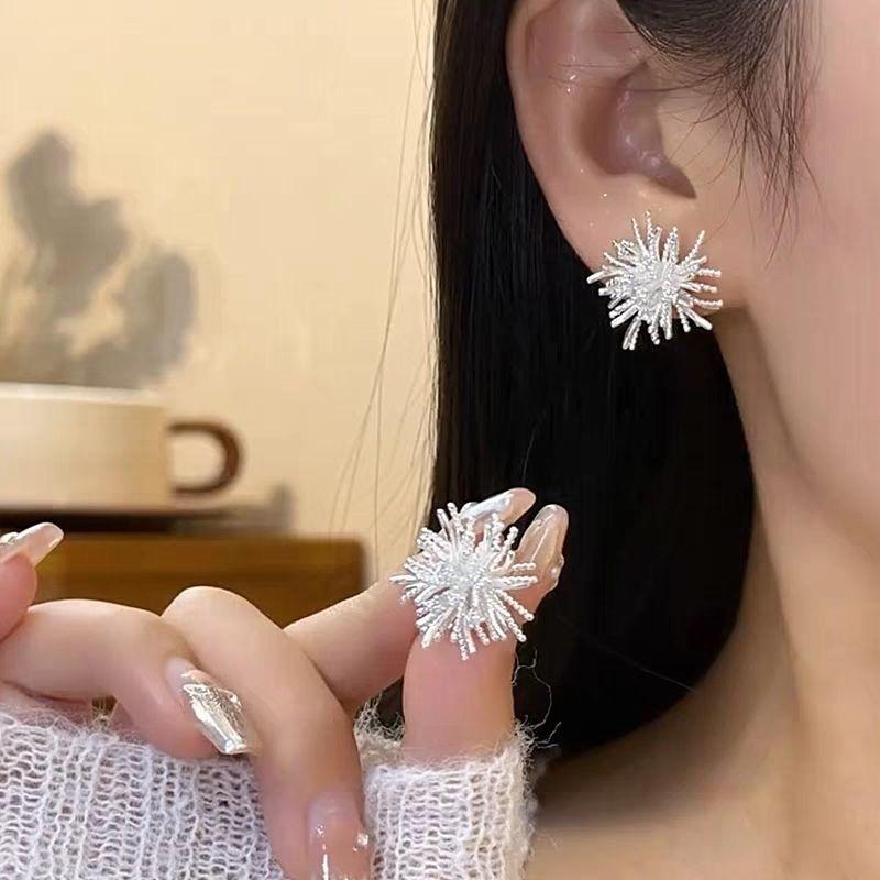 Exaggerated Metal Irregular Flower Stud Earrings For Women Fashion Pearl Hollow Earrings Personality Party Jewelry Party Gifts