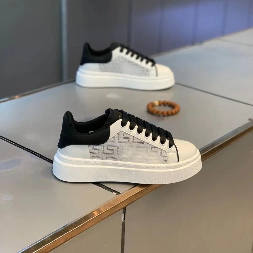 Neue Herrenschuhe Sommer Neue Mesh-Innenhöhe Erhöhen Modische Herren Super Weiche Weiße Schuhe für Männer