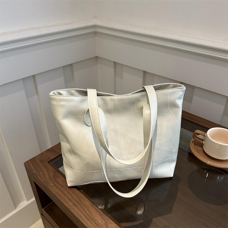 Trendy Black Pu Tote Bag For Women Spacious Commuter Shoulder Bag With Casual Style