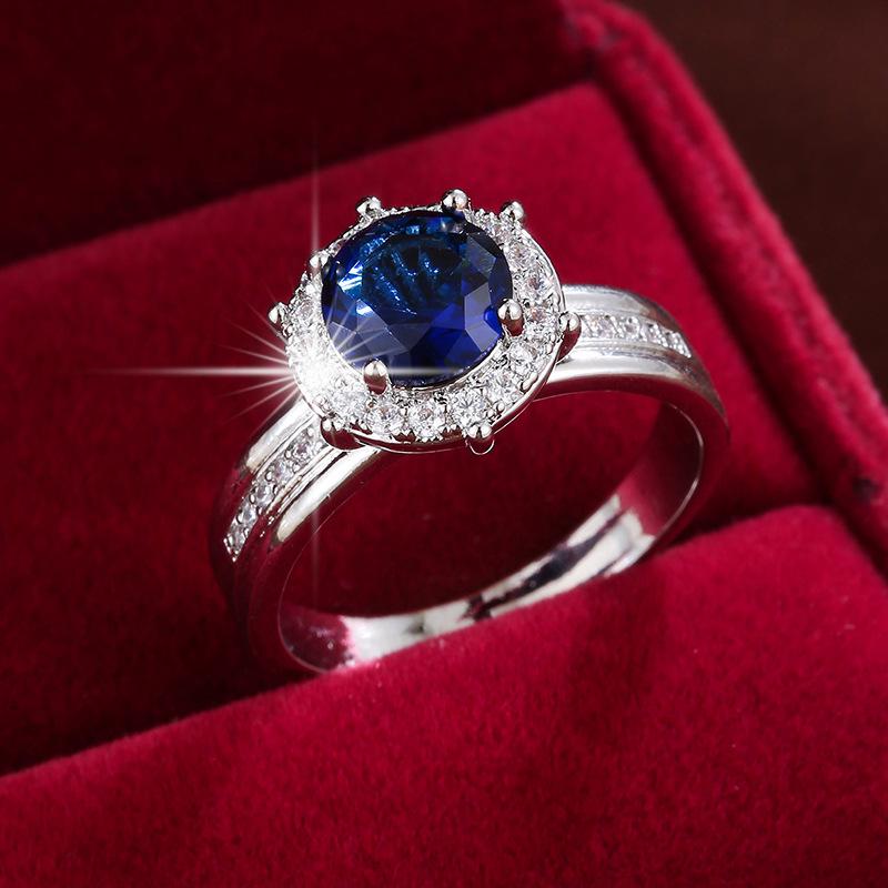 Luxurious Round Zircon Copper Ring: Elegant & Versatile Women's Jewelry
