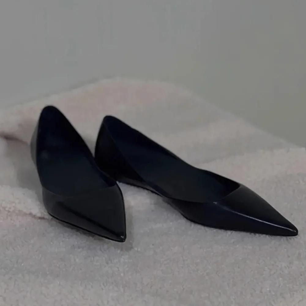 Fashion Women's Shoes Heel French Versatile Commuting Shoes Leather Pointed Low Heel Flat Sole Single Shoes Women High Heels Small Heel