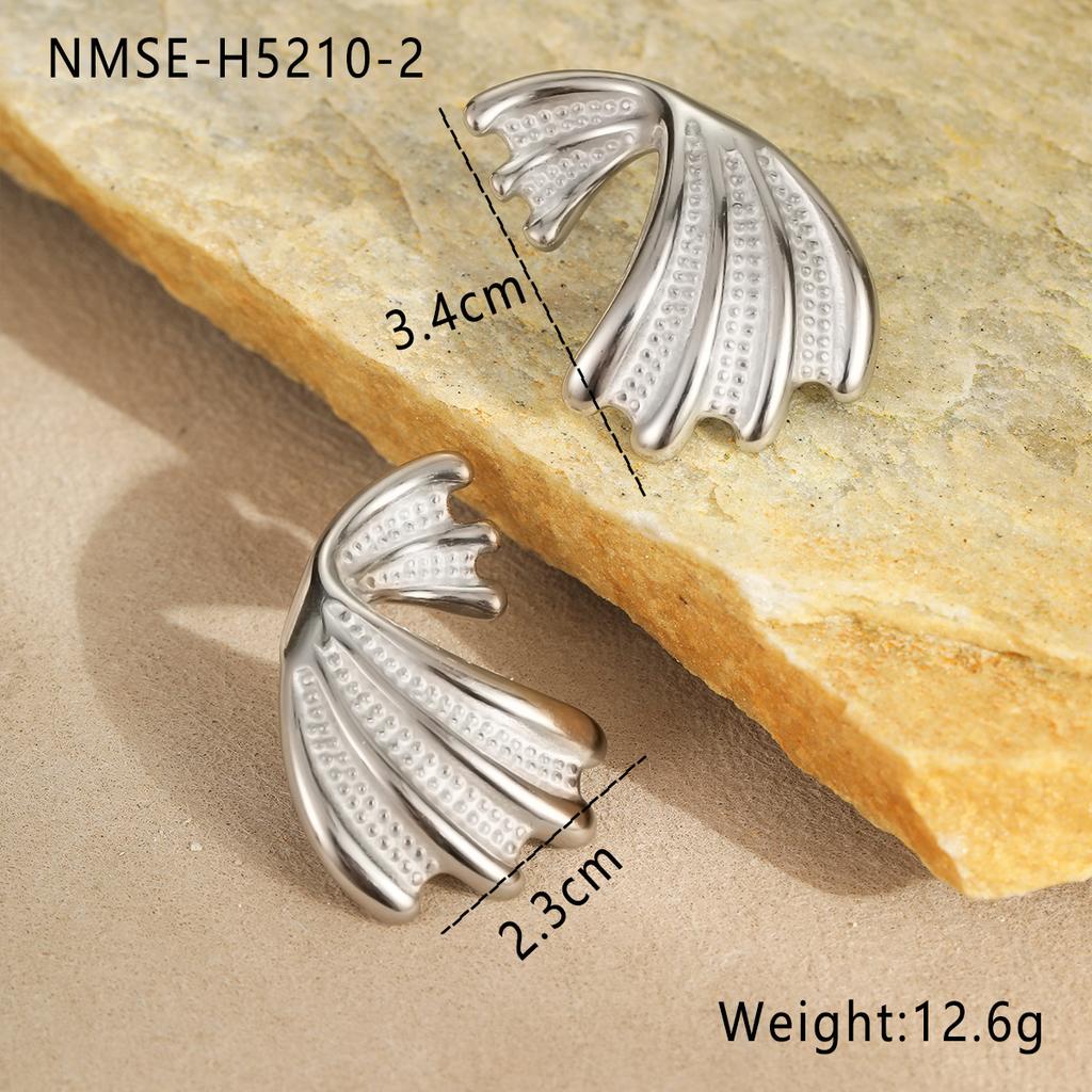GEMCHIC Women's Vintage French Wave C-Shaped Earrings Stainless Steel Geometric Studs Minimalist Fashion Jewelry