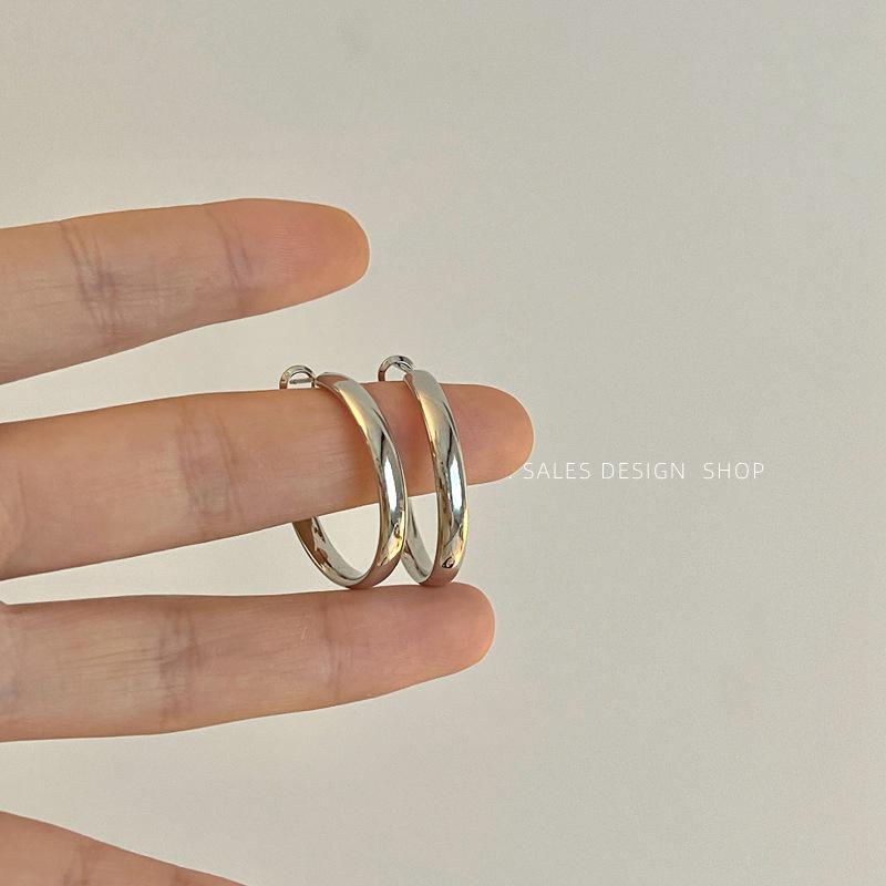 Роскошные легкие серьги-кольца - Нишевый дизайн 2025 года, Высококачественное серебрение для женщин