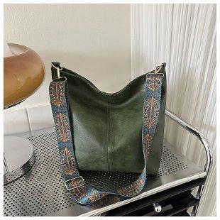 Retro Commuter Large-capacity Bag Women's Winter New Simple Casual Bucket Bag Niche Fashion Shoulder Bag