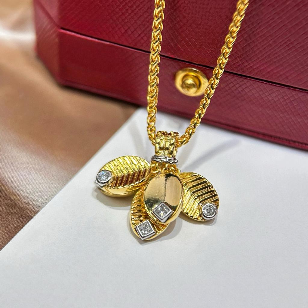 Latest Hot Brand Classic Women's Necklace Luxury Jewelry For Women Fashion Coffee Bean Designer Pendant Diamond Chain Necklaces