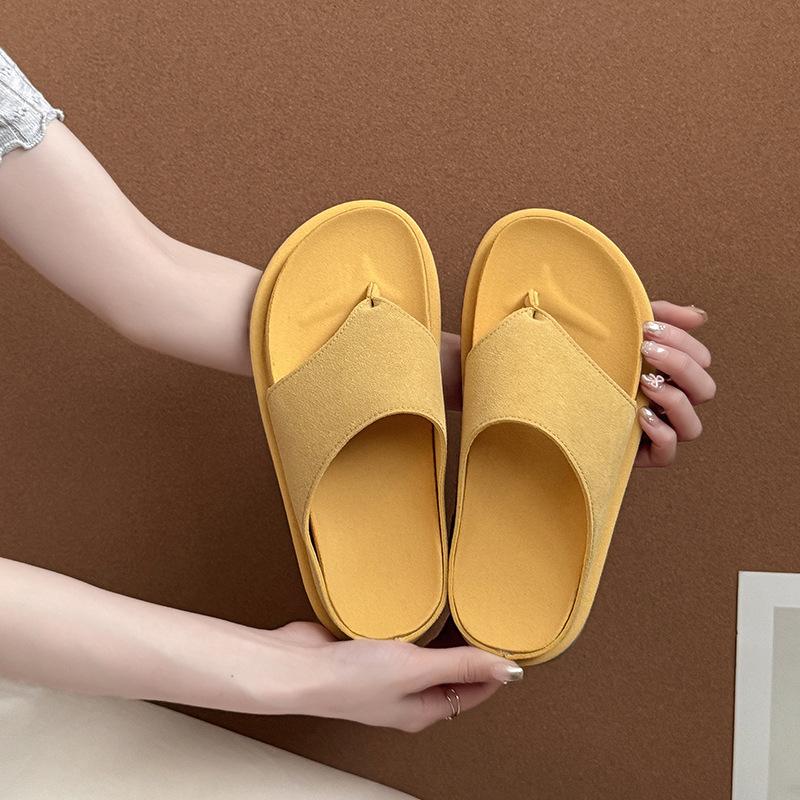 Thick-soled retro yellow pinch-on flip-flops shoes women s shoes new summer wear seaside sandals 35 4555₽