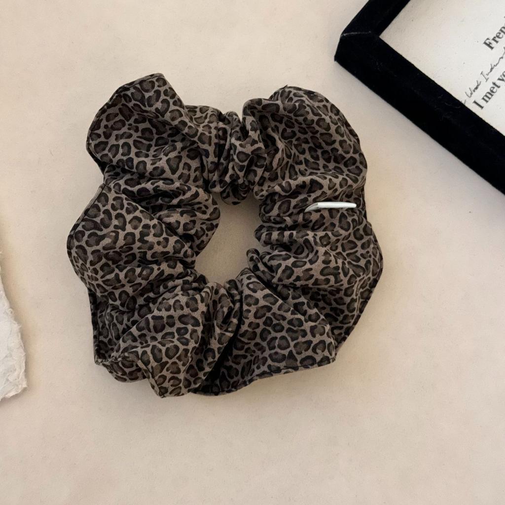 Fashionable and Retro Large Intestine Hair Band, Fabric Hair Tie, High-end, Gentle and Individual Sponge High Top Hair Band