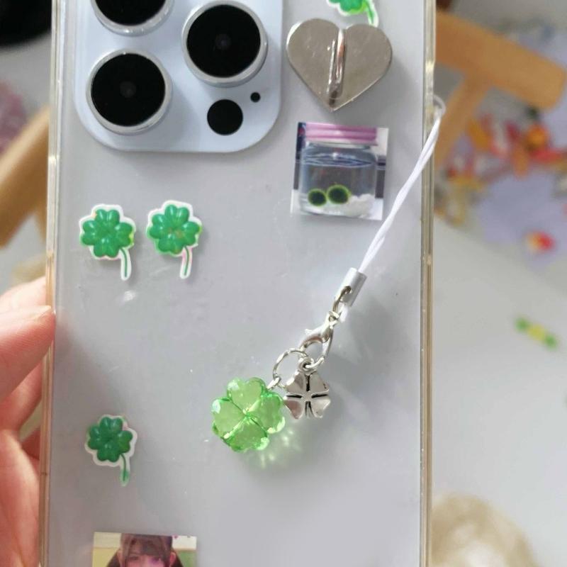 Charm pentru telefon trifoi cu patru foi făcut manual, lanț de telefon elegant, accesoriu mobil, breloc portabil pentru femei la modă