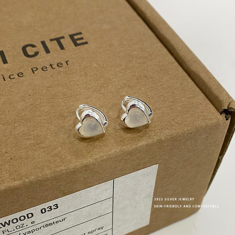 

Простые агатовые серьги-пуговицы Love для женщин с нишевым дизайном, милые и классные, универсальные серьги