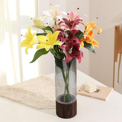 Dreiköpfiger Lilien-Kunstblumenstrauß für Haus- und Hochzeitsdekorationen