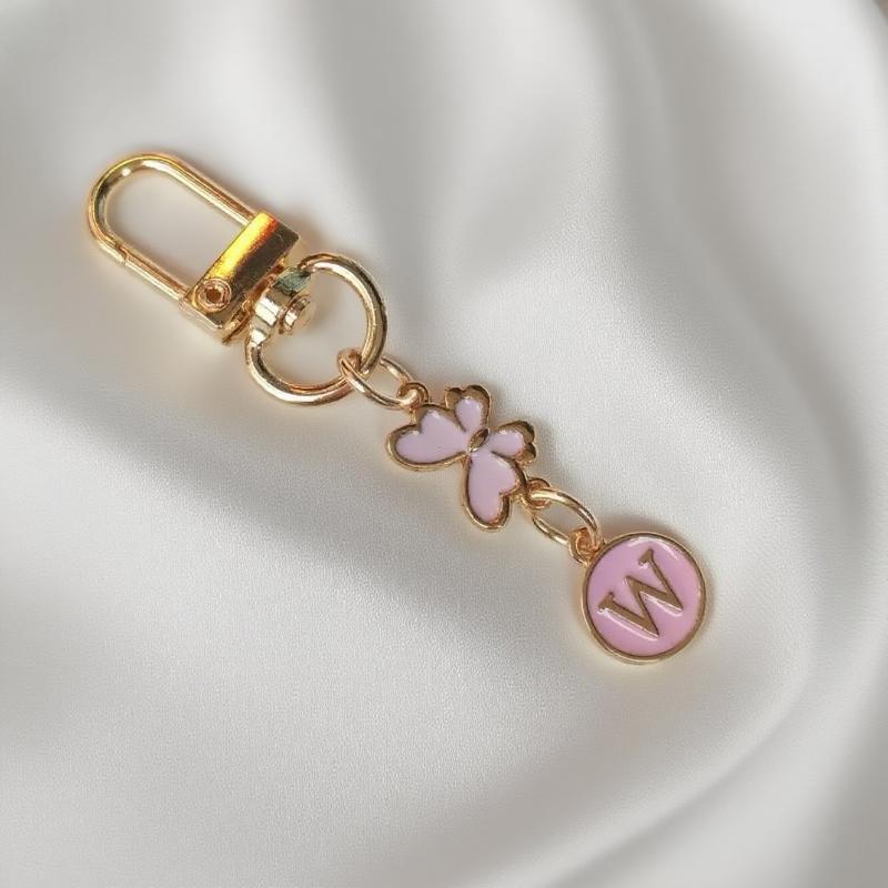 Metal Pink Butterfly Letter Keychain Fashion A-Z Initials Letter Keyring Car Key Holders Bag Pendant Hanging Decor Couple Gift