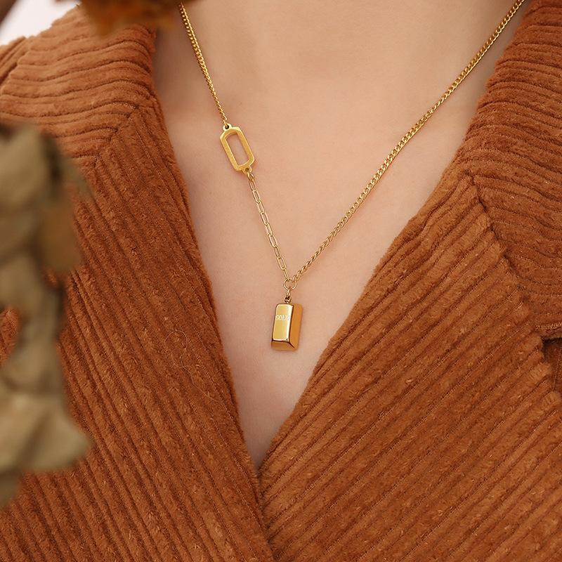 Han Chao Niche Design Sense Collarbone Chain Gold Brick Letter Pendant Necklace Female Hip Hop Cold Wind Neck Chain P134
