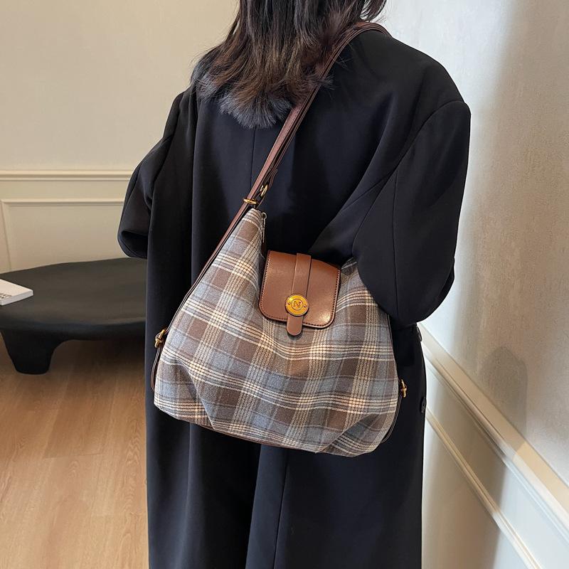 Casual Woolen Plaid Bag Women's 2025 New Retro Niche Shoulder Bag Travel Backpack Commuter Tote Bag