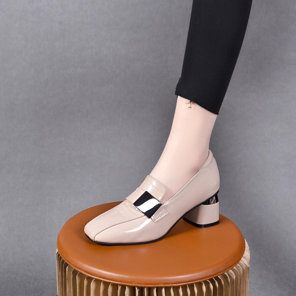 Kwadratowy nosek szpilki damskie buty wiosenne nowe lakierowana skóra bydlęca kwadratowa klamra średni obcas gruby obcas buty na płaskiej podeszwie buty do pracy małe skórzane buty