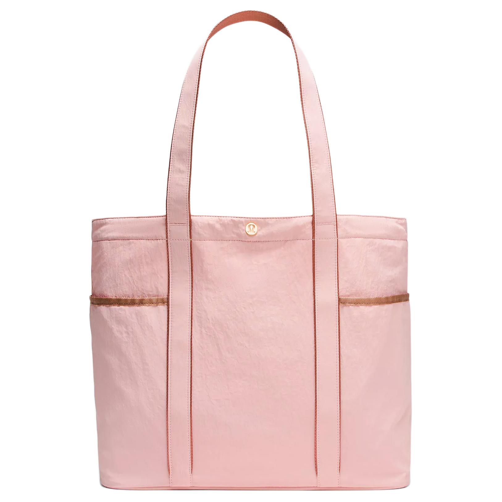 

Lululemon Daily 20L Logo Tote Bag Unisex Tote Bags Pink Fog Spice LU9BSDS-071193 Pink Mist Spiced Wood